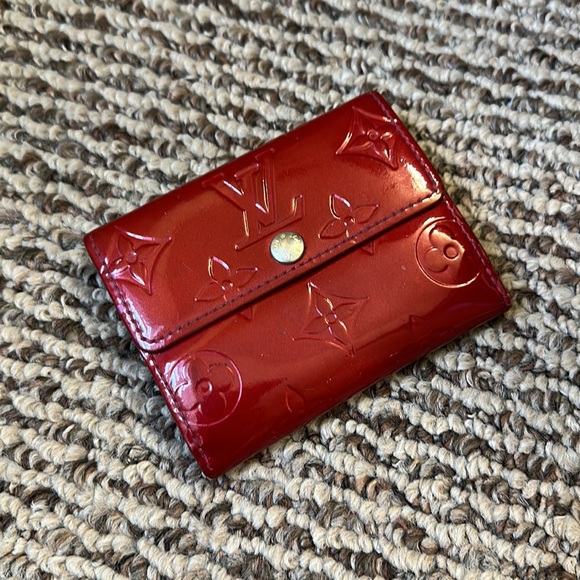 Louis Vuitton Handbags - 🔥LIMITED TIME SALE🔥 Louis Vuitton Red Monogram Vernis Small Compact Wallet
